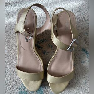 Charles by Charles David Women's Metallic Gold Sandals